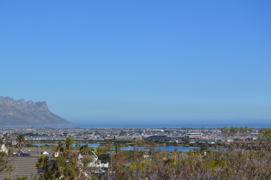 3 Bedroom Property for Sale in Mzuri Estate Western Cape